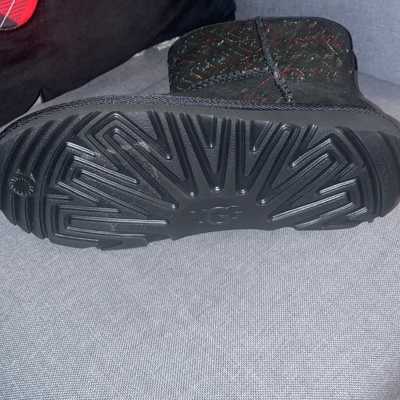 NWOTOB Uggs Boots - Picture 5 of 6